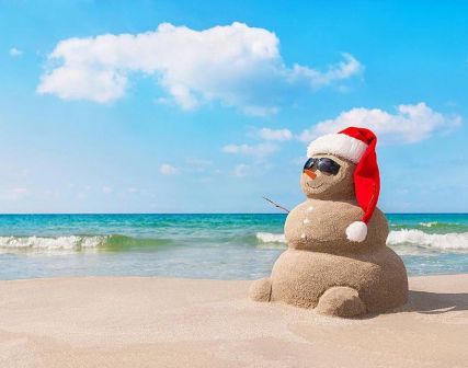 xmas snowman on beach.jpg